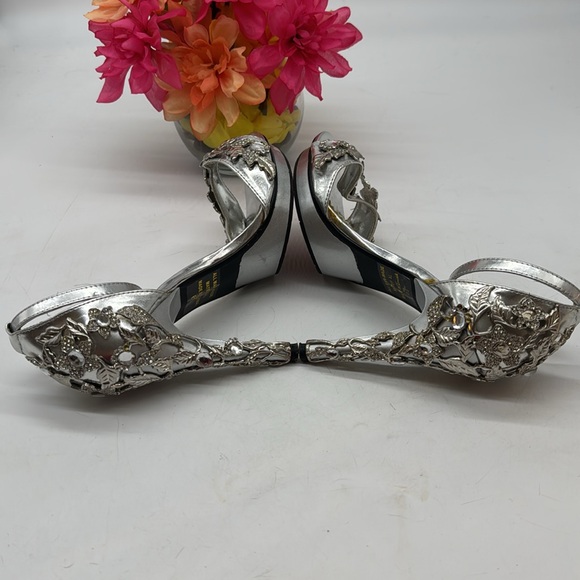 Marchi Mani Elegant Silver Women's Heels with Floral Design Size 6.5 MCH8689B - Picture 5 of 8